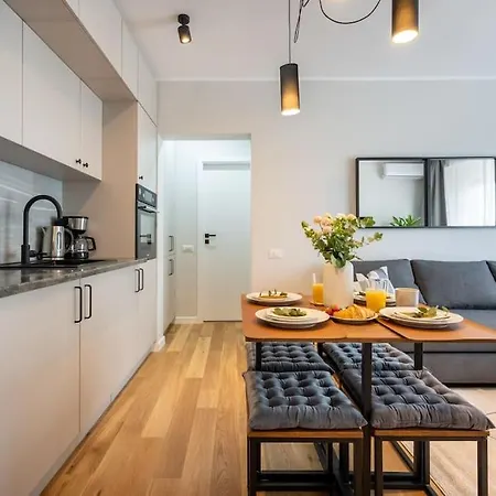 Amazing Views 2br Bright Flat - Charming Balcony Apartment Bucharest
