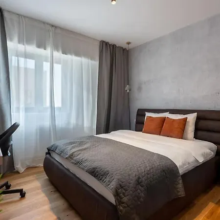 Amazing Views 2br Bright Flat - Charming Balcony Apartment Bucharest