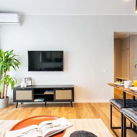 Amazing Views 2br Bright Flat - Charming Balcony Apartment *