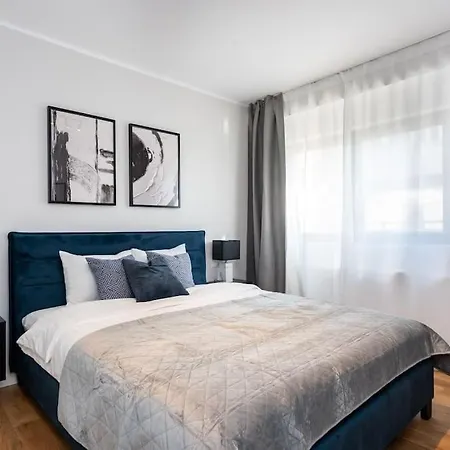 Amazing Views 2br Bright Flat - Charming Balcony Apartment Bucharest