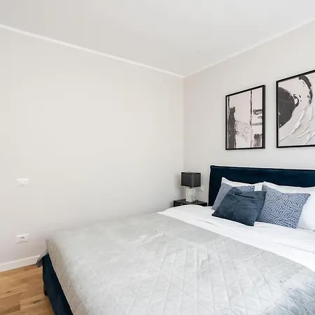 Amazing Views 2br Bright Flat - Charming Balcony Bucharest