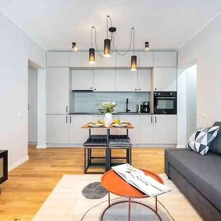 Amazing Views 2br Bright Flat - Charming Balcony * Bükreş