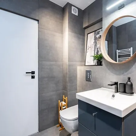 Amazing Views 2br Bright Flat - Charming Balcony * Bükreş