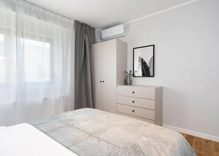 Amazing Views 2br Bright Flat - Charming Balcony Апартаменты Бухарест