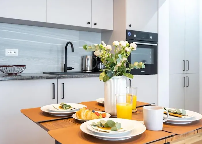 Amazing Views 2br Bright Flat - Charming Balcony Lejlighed