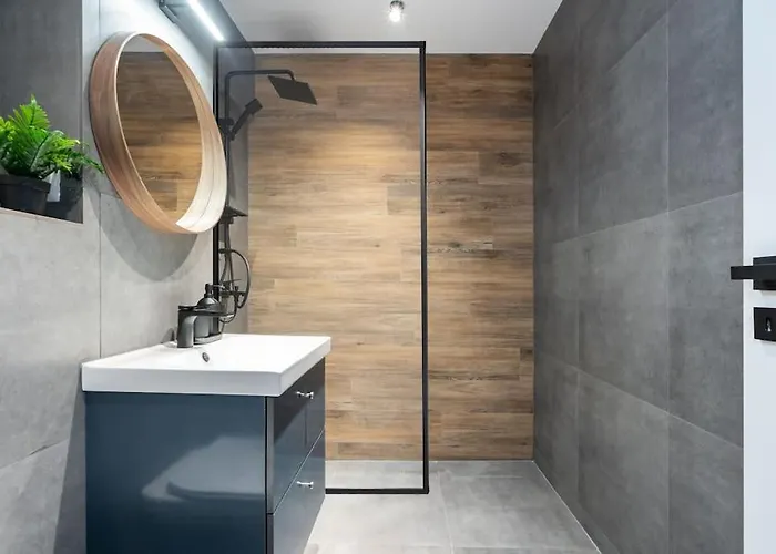 Amazing Views 2br Bright Flat - Charming Balcony شقة بوخارست