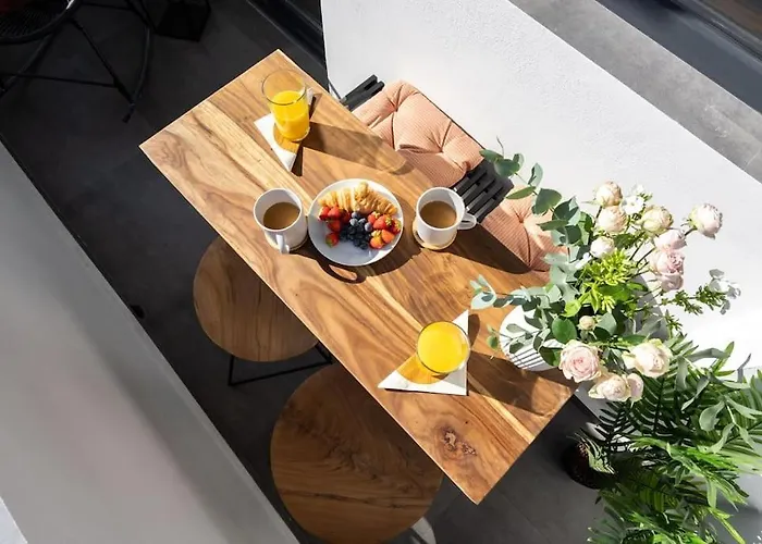 Апартаменти Amazing Views 2br Bright Flat - Charming Balcony