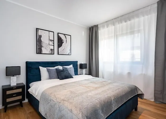 Amazing Views 2br Bright Flat - Charming Balcony Апартаменти Бухарест