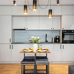 Amazing Views 2br Bright Flat - Charming Balcony Apartament